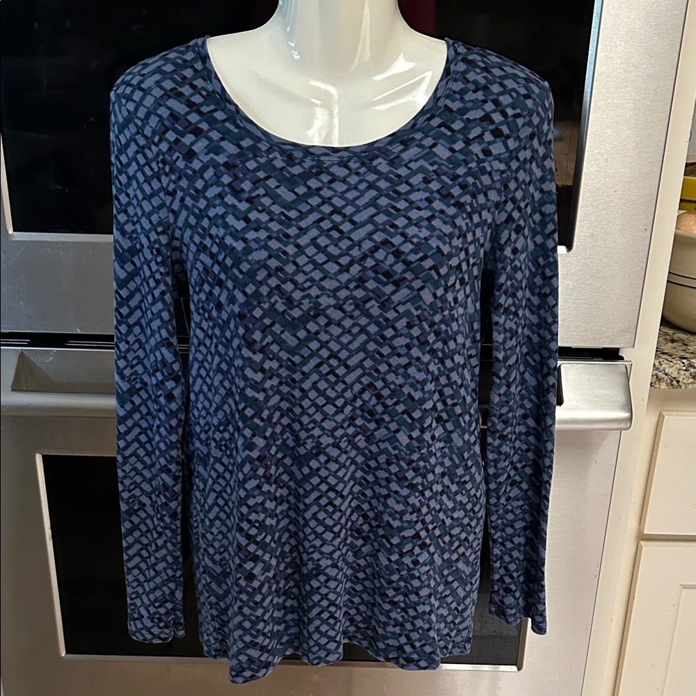 Daisy Fuentes Navy Geometric soft long sleeves Blouse size large